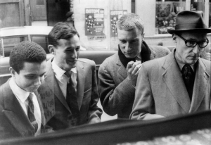 1960 : à l'English Bookshop, rue de Seine, lors de la sortie de "Minutes to Go". Avec Sinclair Beiles, Brion Gysin et Williams Burroughs.
