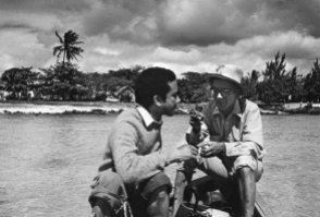 1973 : pêche sur le lagon avec son frère Régis.