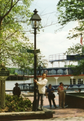 1989 : à Savannah (Georgia) aux Etats-Unis, lors d'une série de conférences sur Lawrence Durrell.