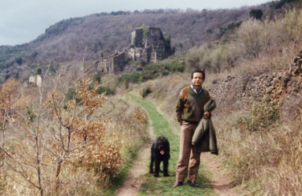 Fin des années 80 : dans les collines d'Octon en compagnie du chien Othello.